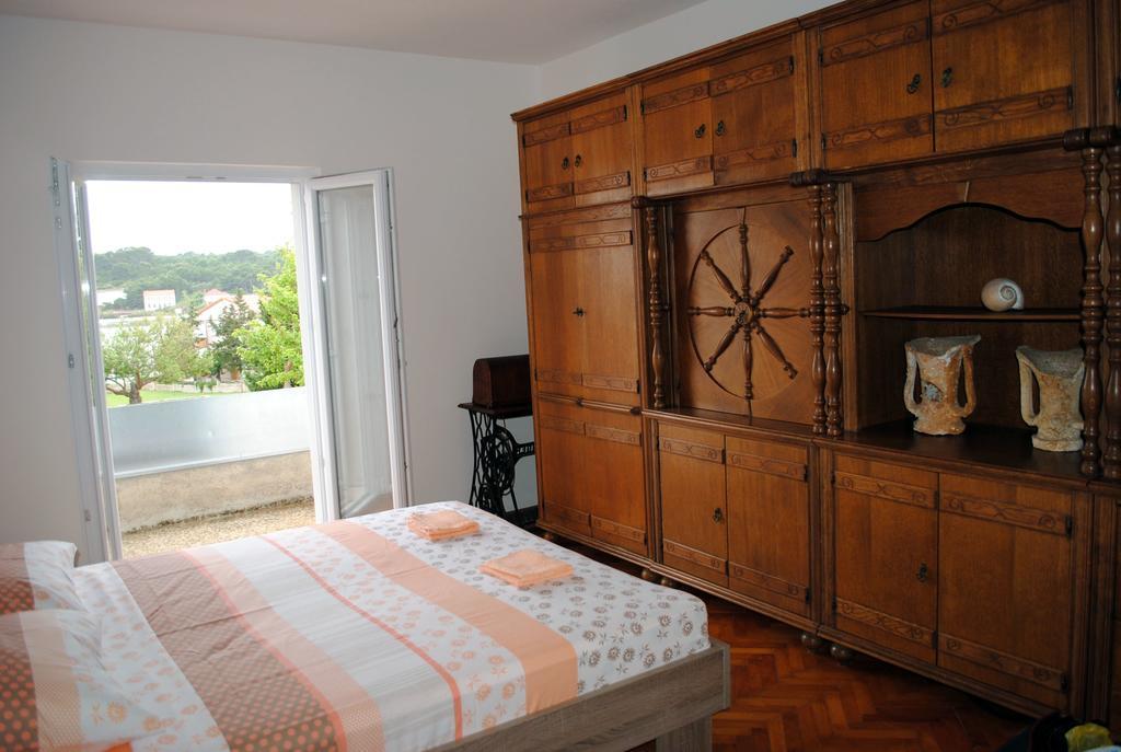Ante Carov Apartment Verunić 外观 照片